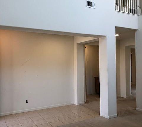 5th image of 648 Eldridge Ave