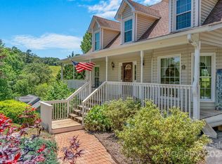 39 Golden Ln, Leicester, NC 28748