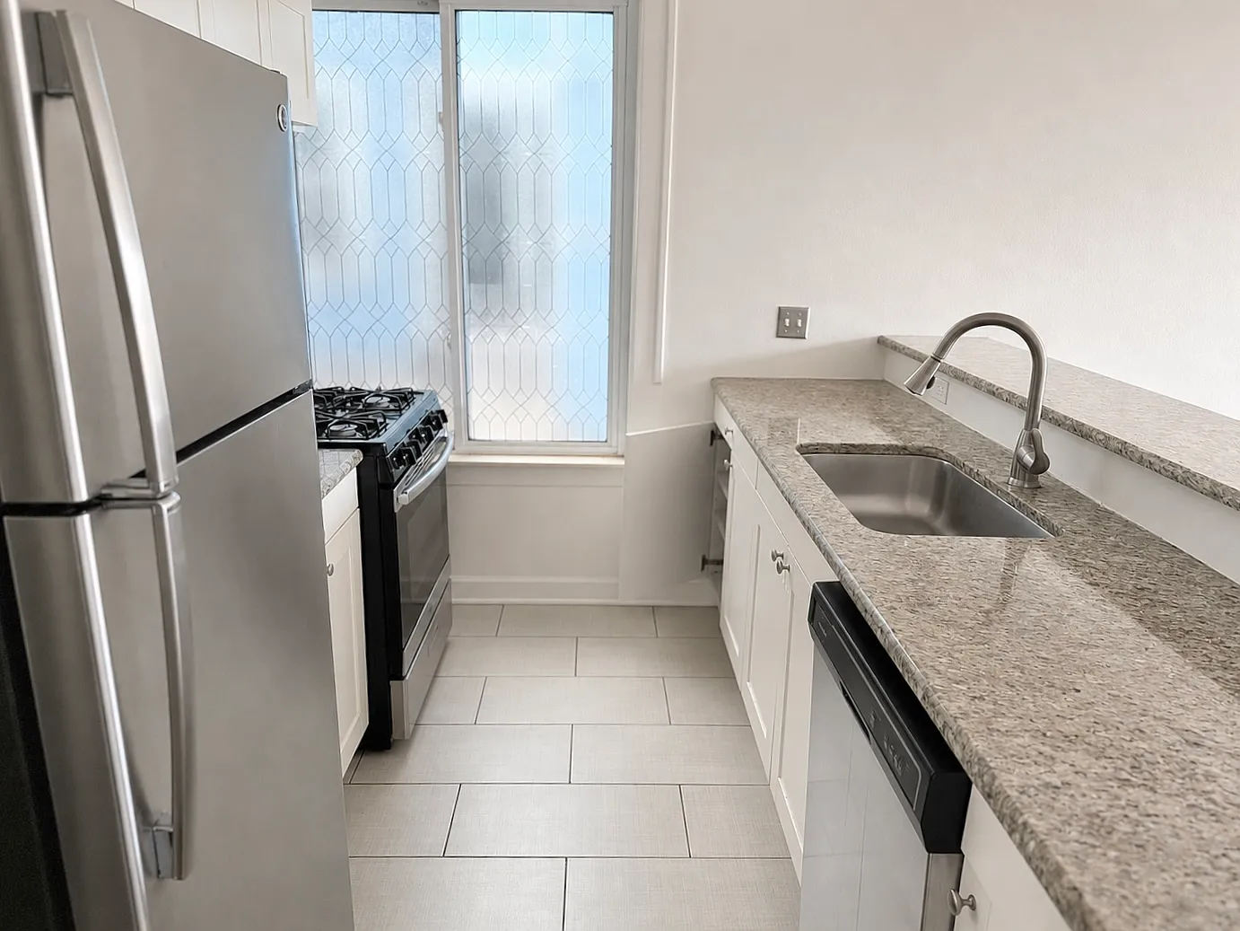 2 bed, 900 sqft, $1,200 — Photo 2