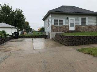 2617 NW 9th St, Lincoln, NE 68521