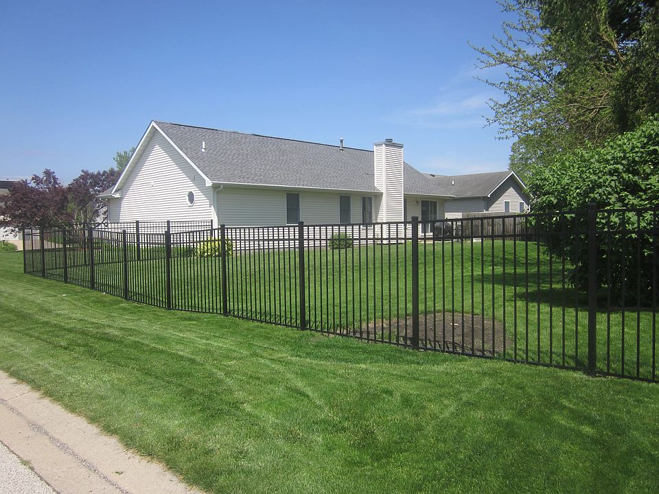 2nd image of 122 Meadowlands Dr