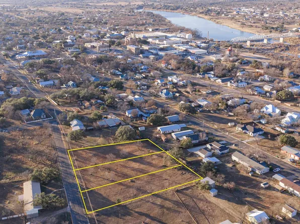 TBD E Wallace Street, Llano, TX 78643-0000