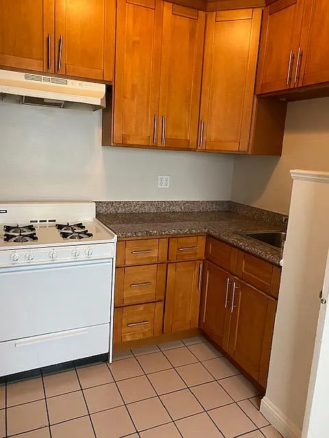 1760 Walnut St — Photo 3