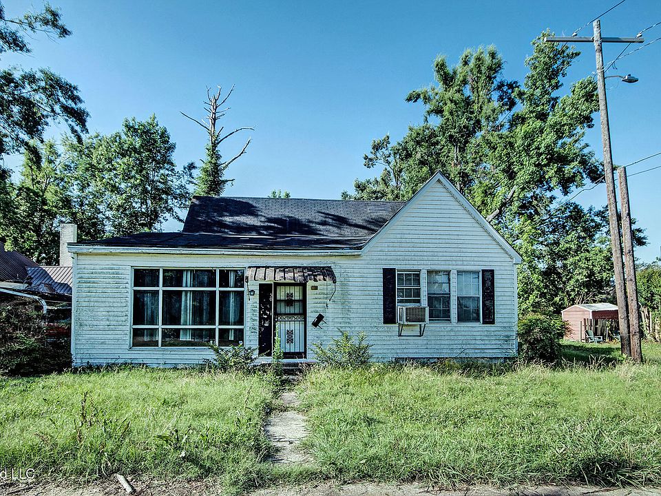 1st image of 504 E 1st St