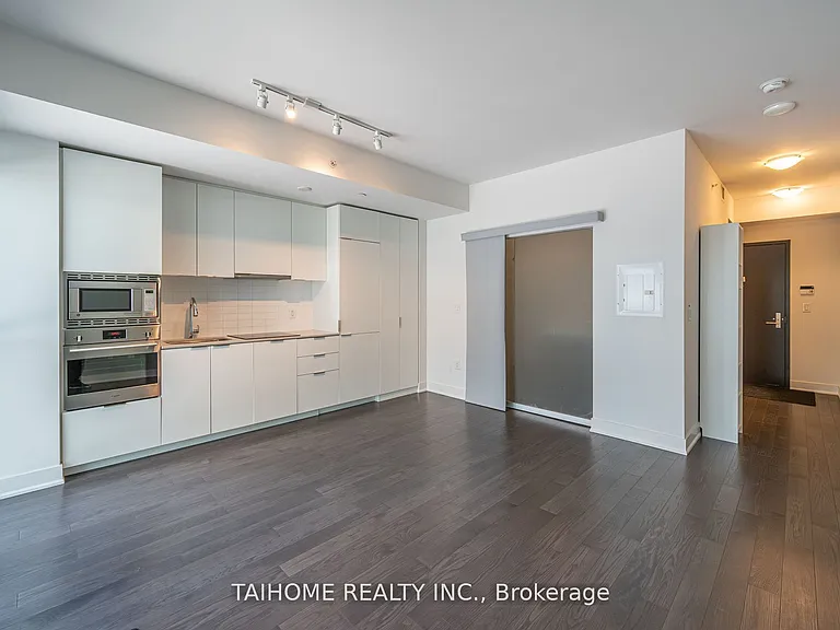 955 Bay St #307 — Photo 4