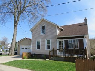 6038 Dutton Pl, Newfane, NY 14108