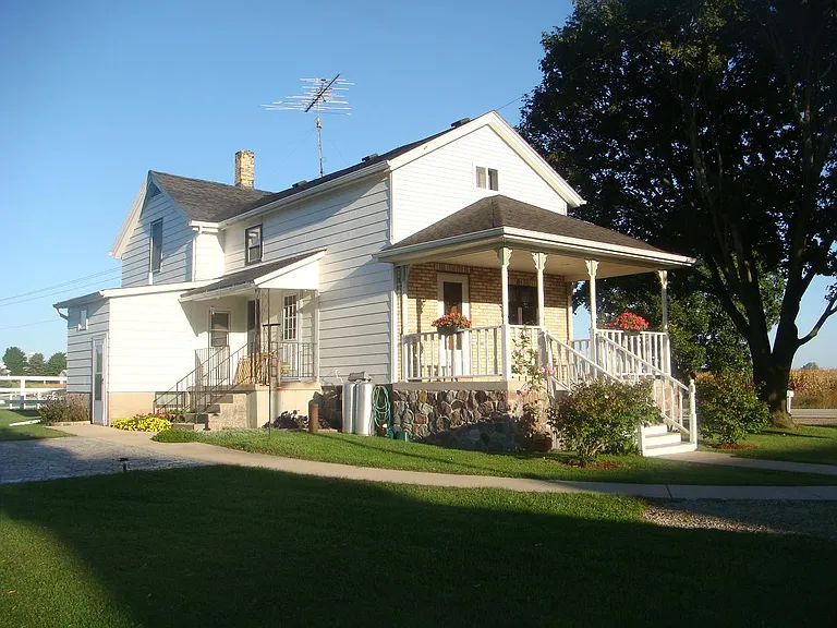 W1489 County Road B — Photo 1