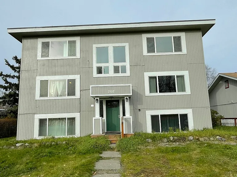 2107 Jefferson Ave #2 — Photo 2