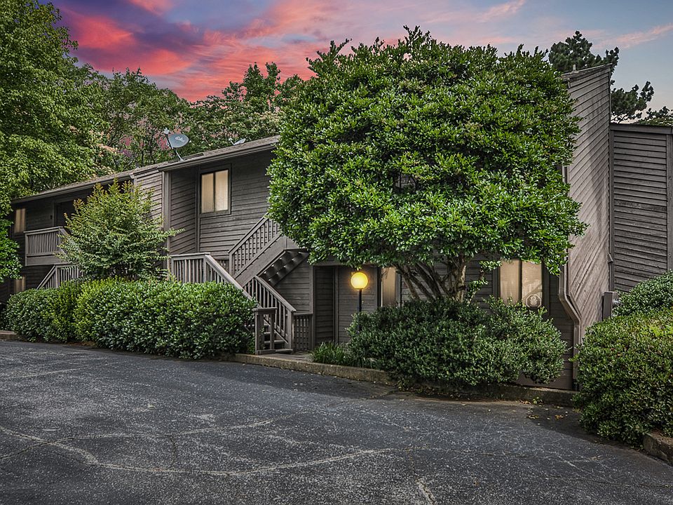 1st image of 200 Hamilton Oaks Dr