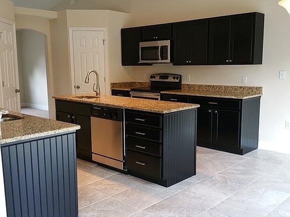 3rd image of 3095 N Covington Dr