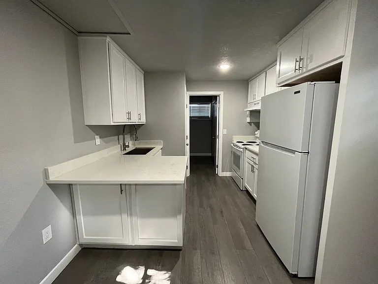 193 Rosewood Dr NW — Photo 4
