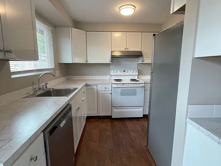 Albany Meadows Apartments — Photo 48