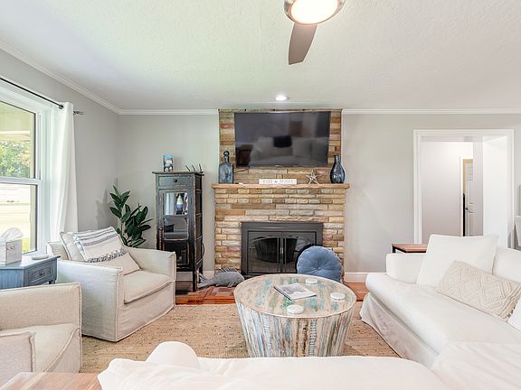 3rd image of 63 E Bayshore Dr