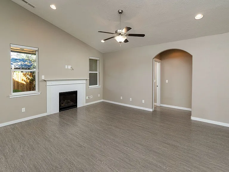 21142 Azalia Ave — Photo 4