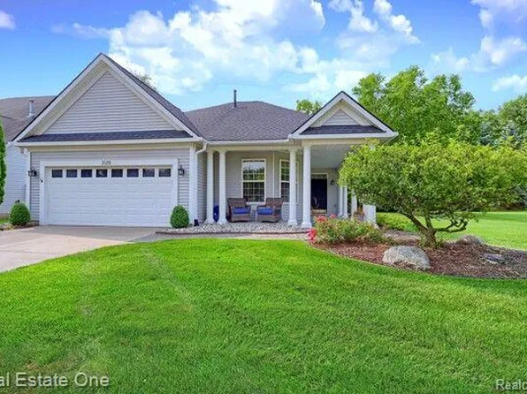 3528 Riverside Dr, Auburn Hills, MI 48326