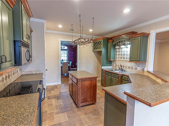 5th image of 1319 Lois Ln
