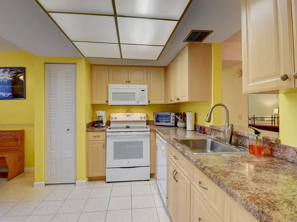7 Willowbrook Lane #103, Delray Beach, FL 33446