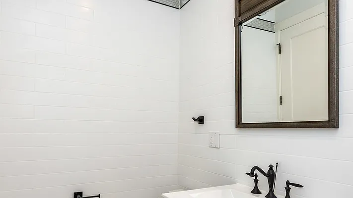 Rented by Nooklyn NYC LLC | media 41