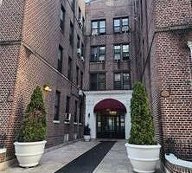 1st image of 590 Parkside Ave APT 3AW