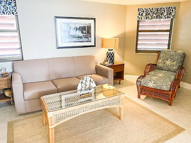 3 bed, 3.0 bath, 1672 sqft, $7,750 — Photo 3