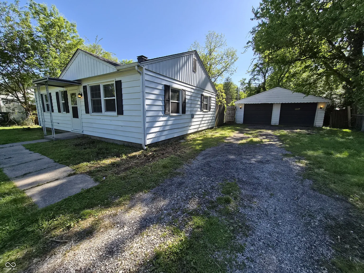3 bed, 1.0 bath, 816 sqft, $1,600 — Photo 2