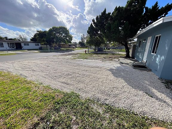 5th image of 1774 Lauderdale Manor Drive