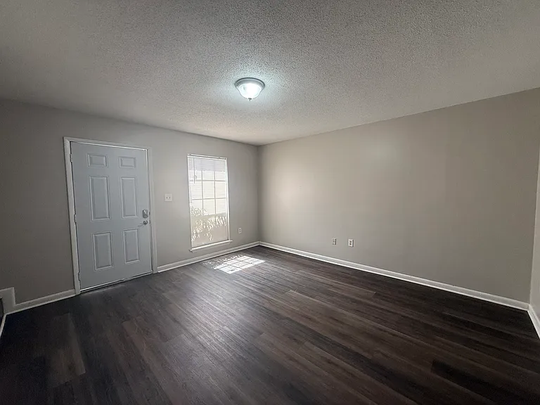 2614 McLelland St #3 — Photo 7