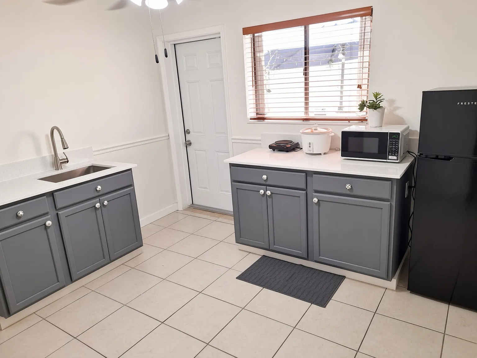 1 bed, 1398 sqft, $1,300 — Photo 2