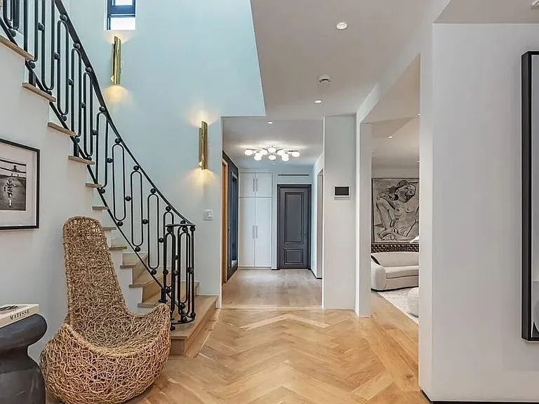 1271 Sunset Plaza Dr — Photo 14