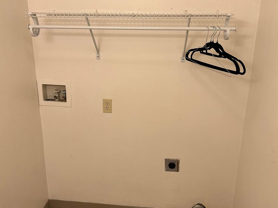 1st image of 25907 Vuemor Ct NW