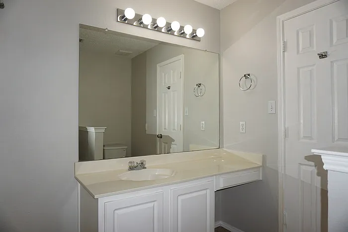 2425 Kelton St — Photo 8