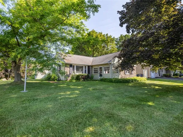 1 Channing Ln, Camillus, NY 13031