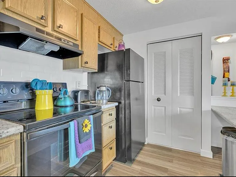 8009 Revere Pl — Photo 2
