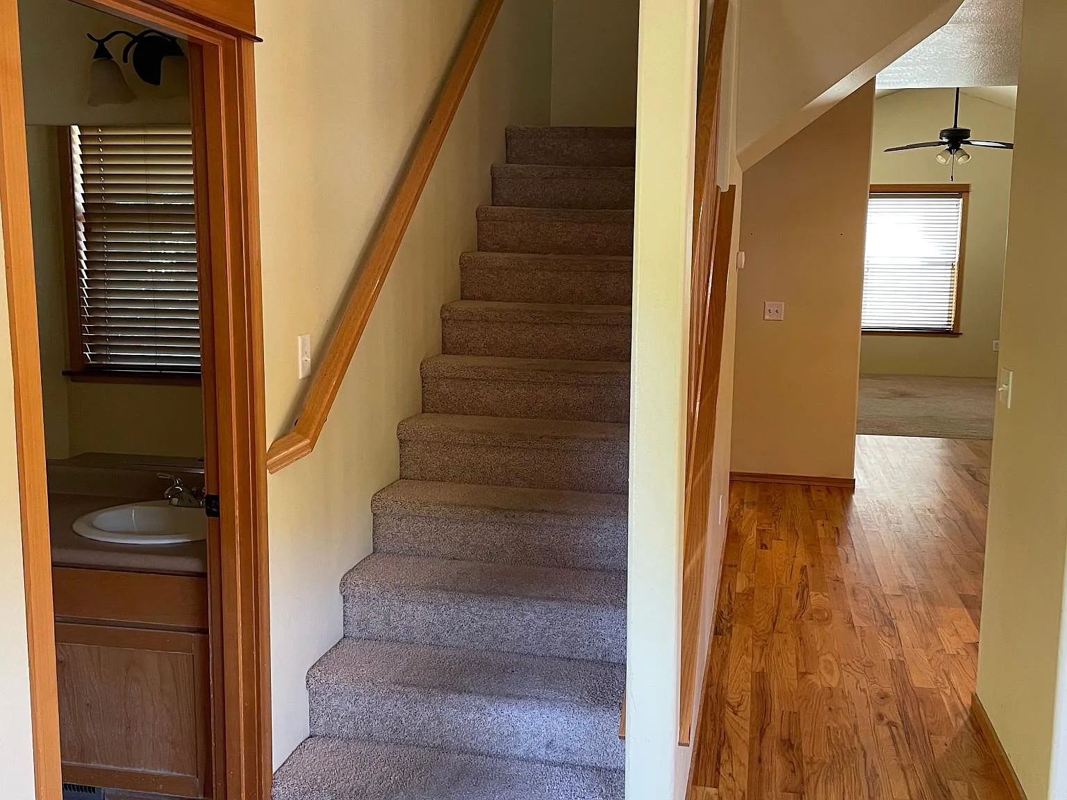 3 bed, 2.5 bath, 2000 sqft, $2,050 — Photo 4