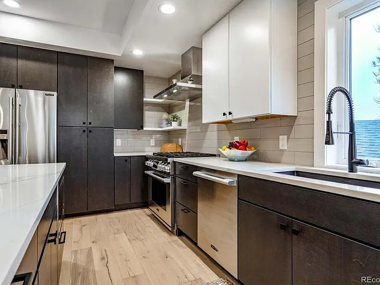 2740 N Clay St — Photo 2