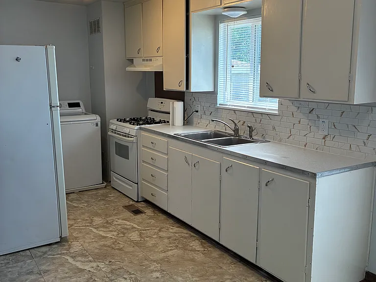 718 S Saint Charles Ave — Photo 11