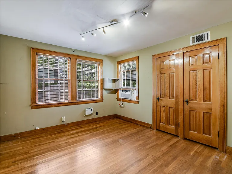 2304 Longview St — Photo 15