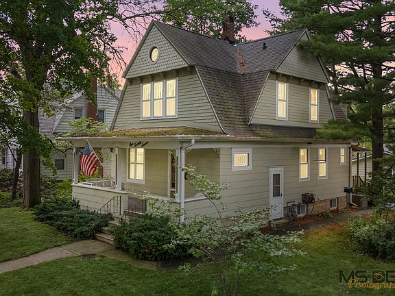3rd image of 127 Alma St