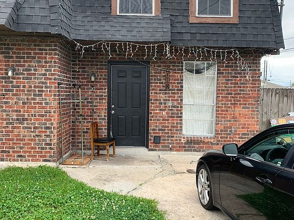 5th image of 2718 Jasper St #2720