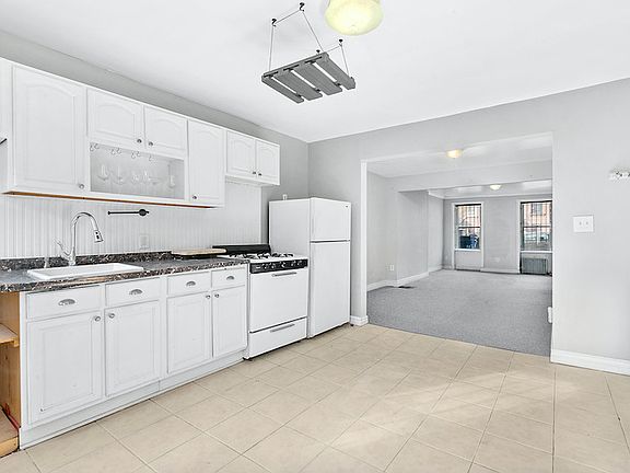 3rd image of 188 Hart St #1