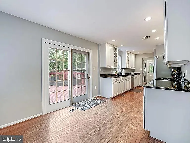 2221 Senseney Ln — Photo 5
