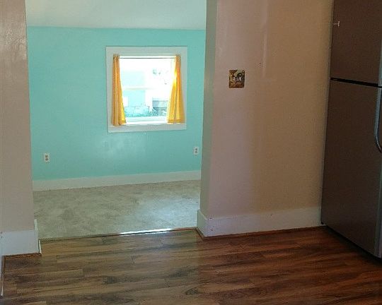 4th image of 221 E Townley St