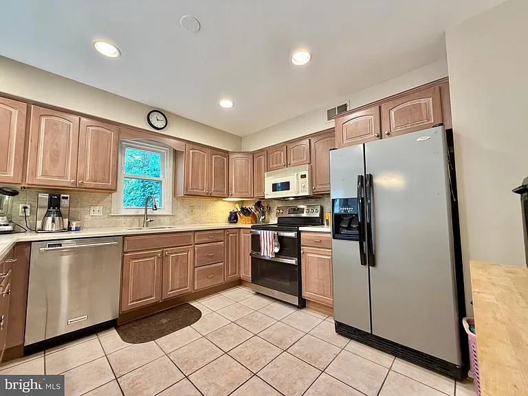 7911 Yancey Dr — Photo 10