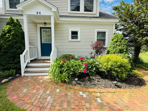 24 Mount Mica Road, Paris, ME 04281