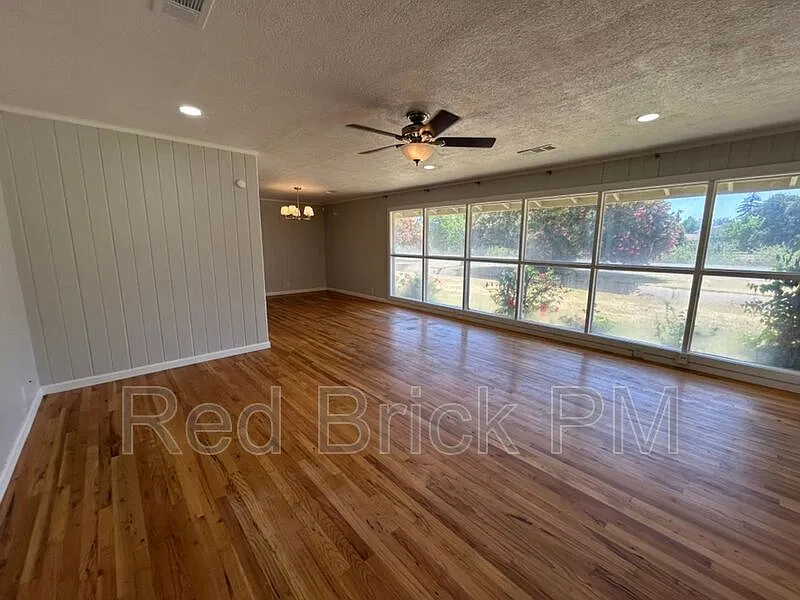 2 bed, 1.0 bath, 1084 sqft, $1,650 — Photo 3