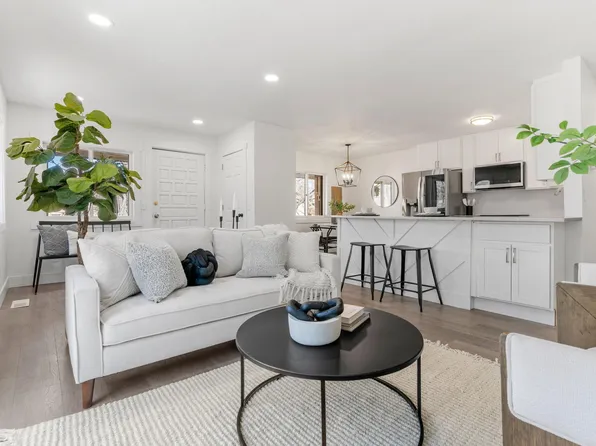 1384 Lakeside Cir, Eagan, MN 55123