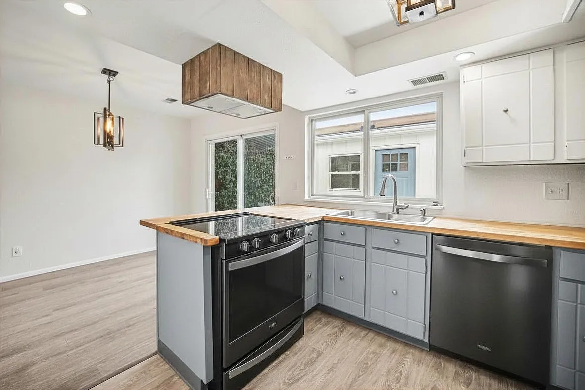3 bed, 1150 sqft, $3,000 — Photo 2