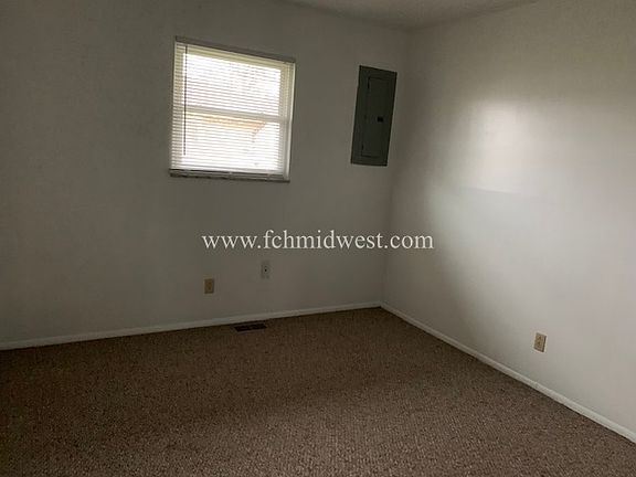 4th image of 7018 S Manor Dr