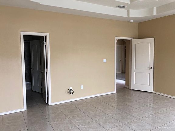 3rd image of 3125 Vanessa Ave