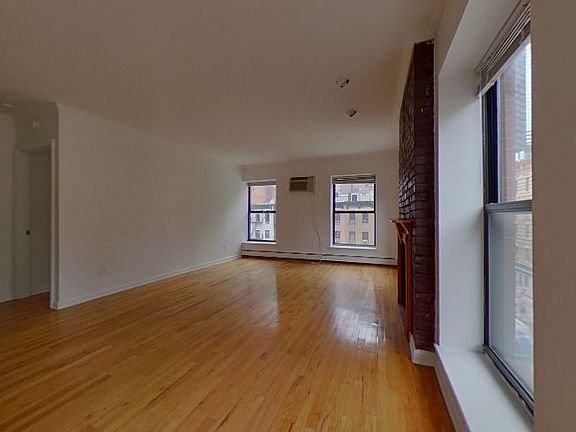 3rd image of 300 E 52nd St #4000